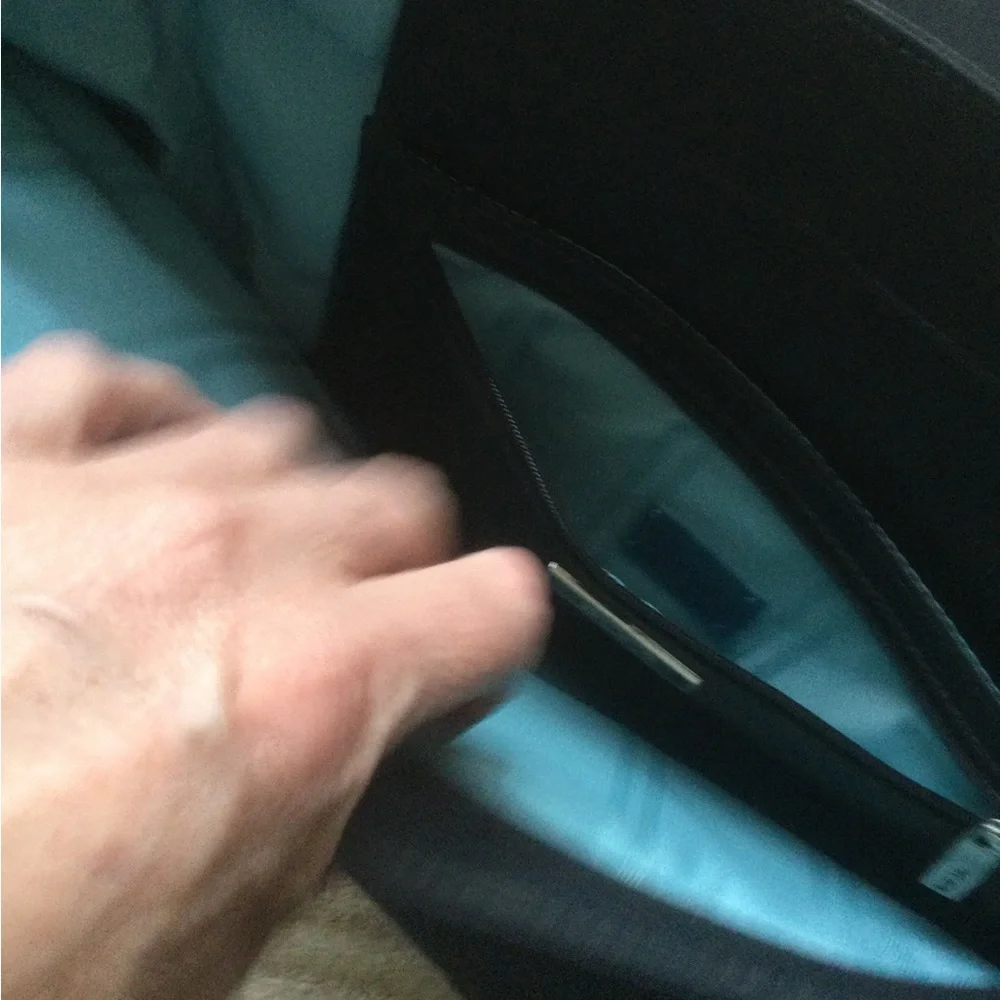 Tumi Laptop Vista Messenger Bag Commuter Work, Fits Computer Black